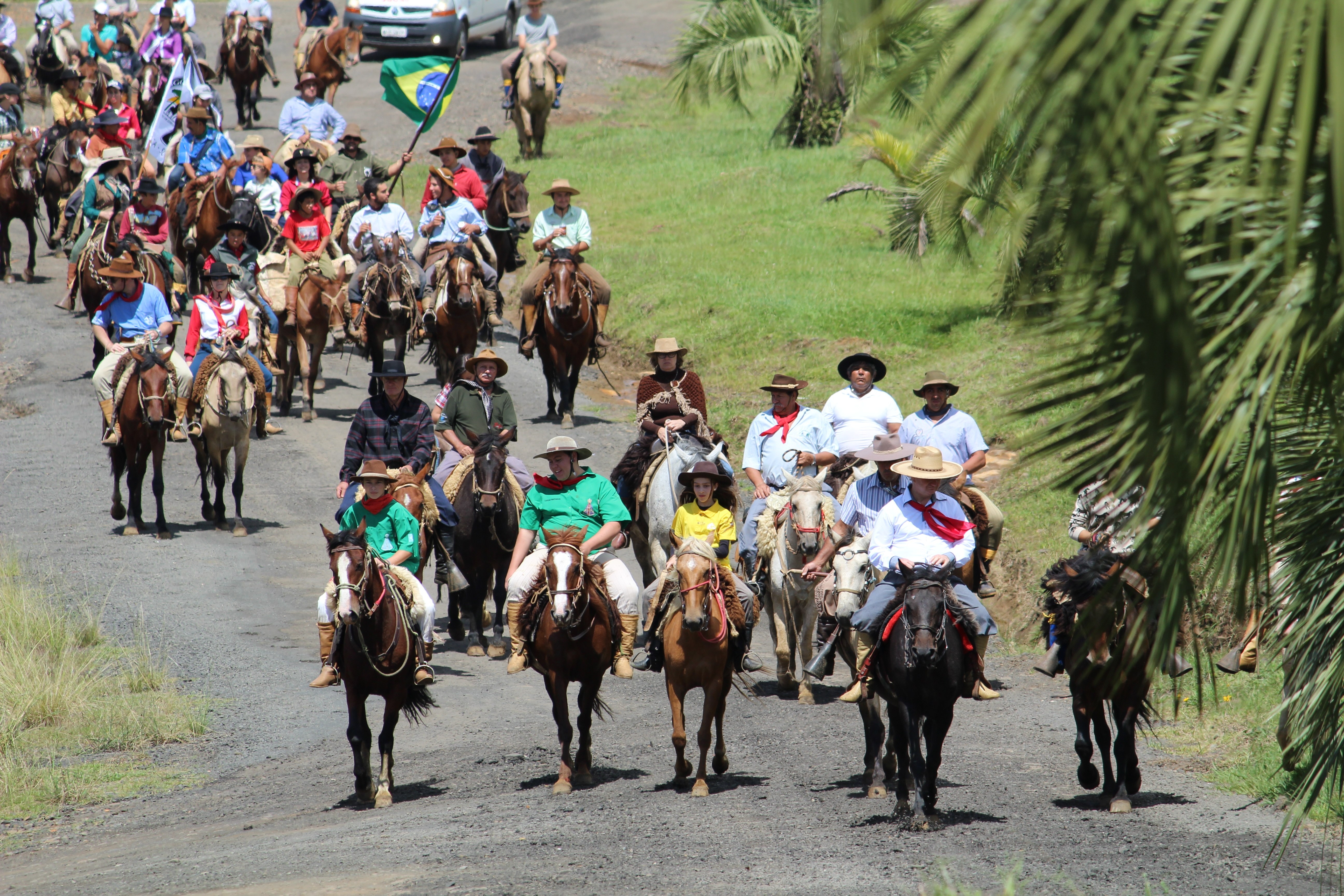 Com percurso de 12 quilômetros, cavalgada reuniu dezenas de participantes