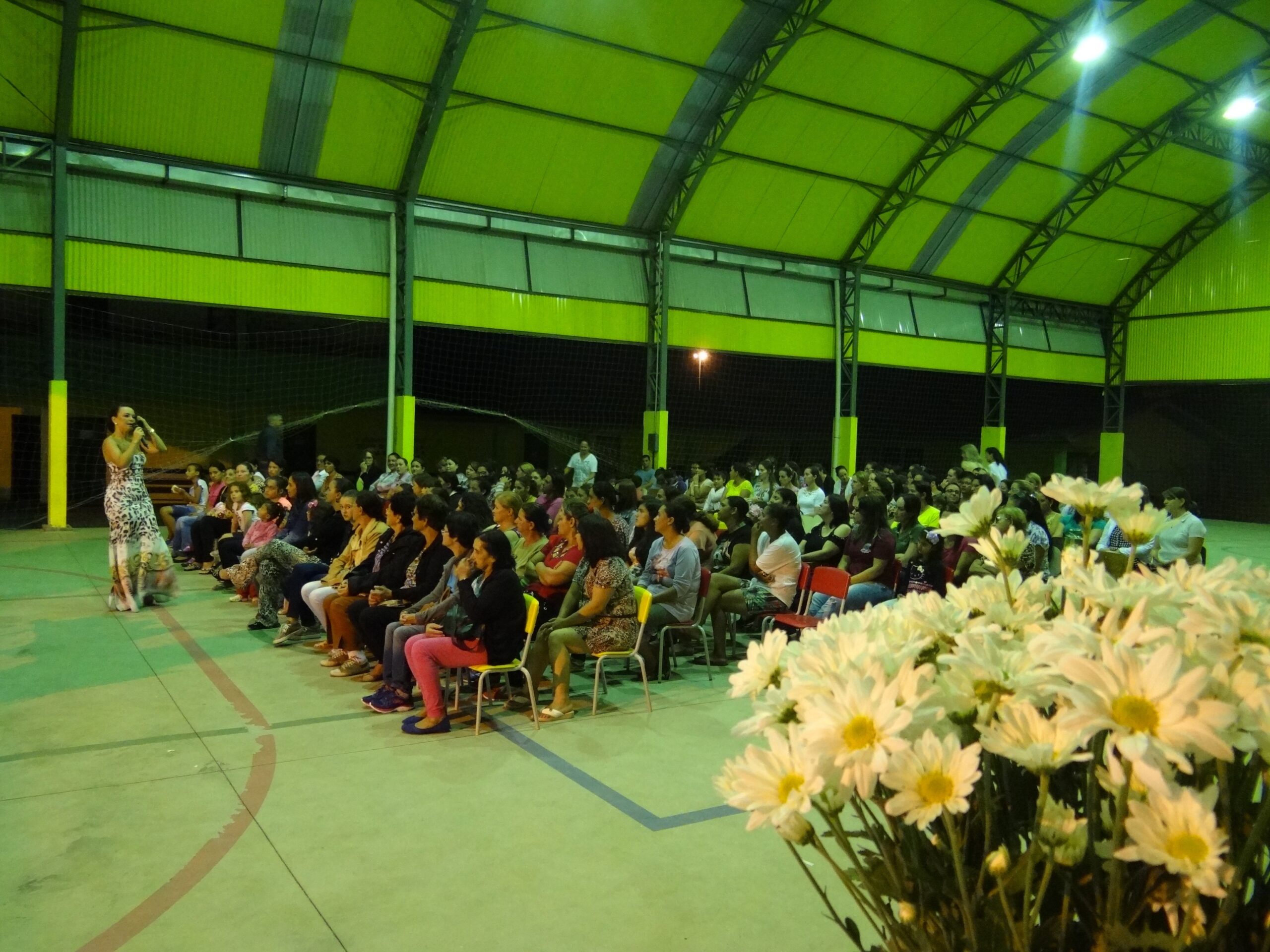 Centenas de mulheres acompanharam o evento