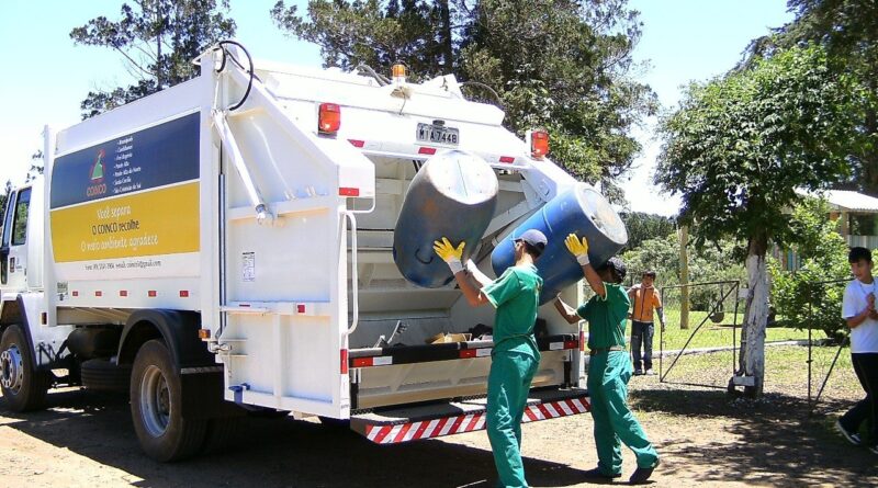 Coletas são realizadas três vezes por semana